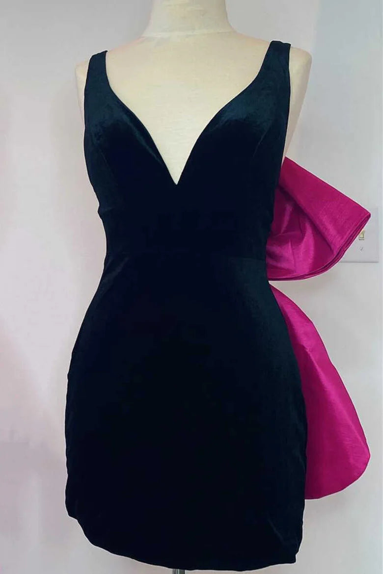 Vestido mini ajustado con escote en V profundo y lazo en la espalda para fiesta de bienvenida